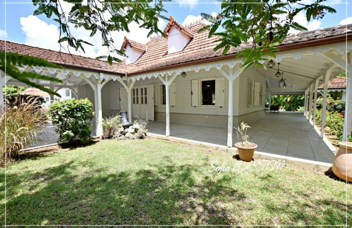 Vente Maison 231m&sup2; 7 pi&#232;ces Sainte Anne