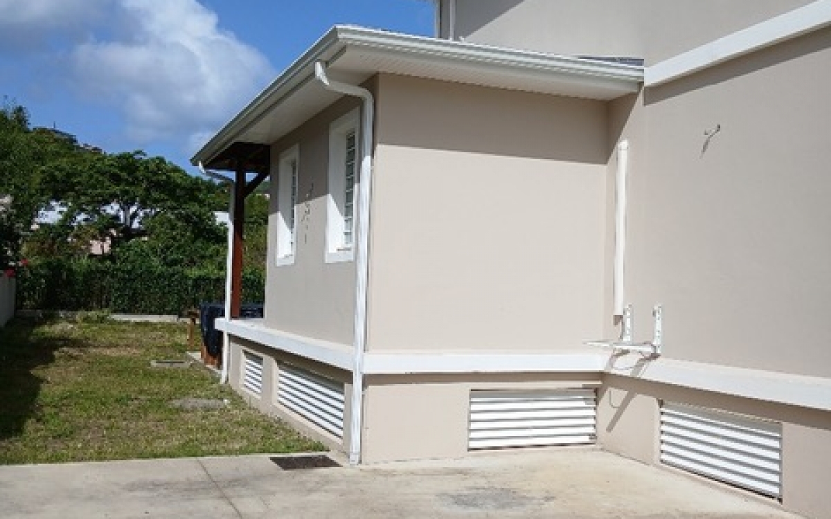 Villa T5 Neuve avec Piscine 300 m de la Plage- Anse-à-l'ane