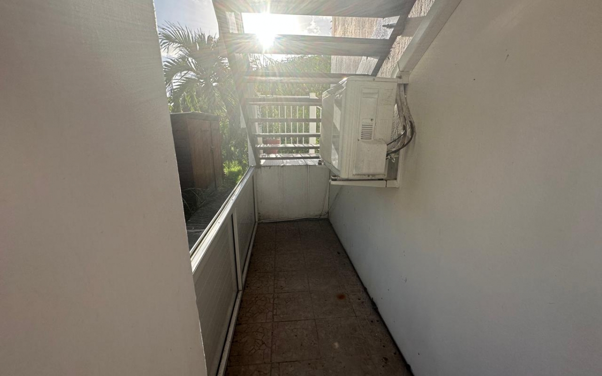 SAINTE ANNE APPARTMENT T2 DANS PETITE RESIDENCE TRANQUILLE