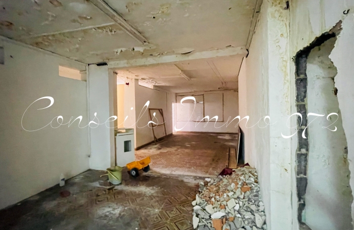 À Vendre   Ensemble Immobilier à réinventer   Bourg du Marin