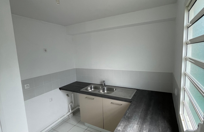 À louer : Appartement T4 dernier étage avec terrasse et parking