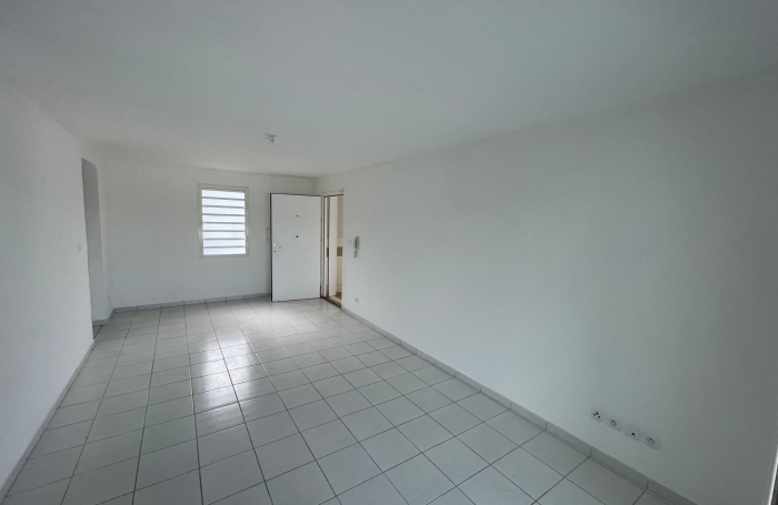 À louer : Appartement T4 dernier étage avec terrasse et parking