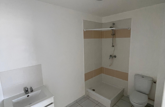 À louer : Appartement T4 dernier étage avec terrasse et parking