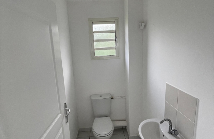 À louer : Appartement T4 dernier étage avec terrasse et parking