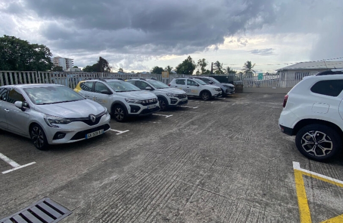 Location Entrepot 180m² Ducos