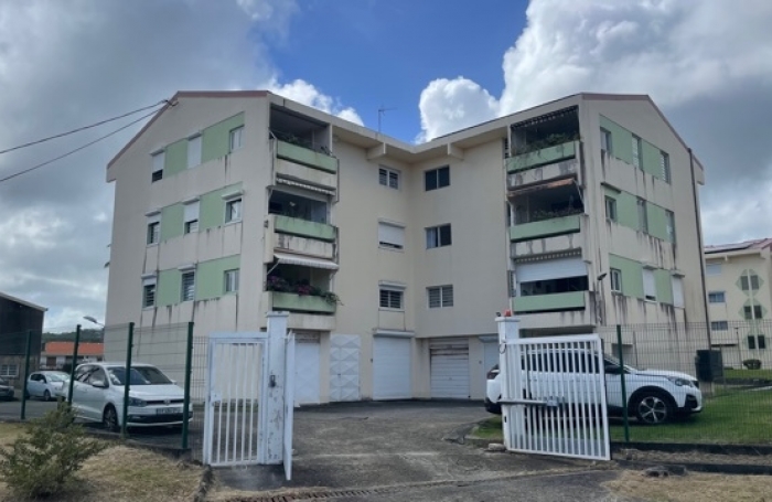 Appartement T4 avec locataire en place - LE ROBERT