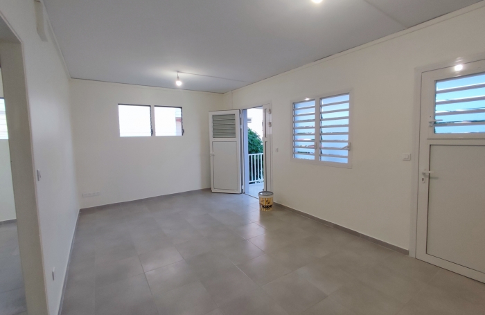 T4 entièrement rénové avec cour- plateau Fofo