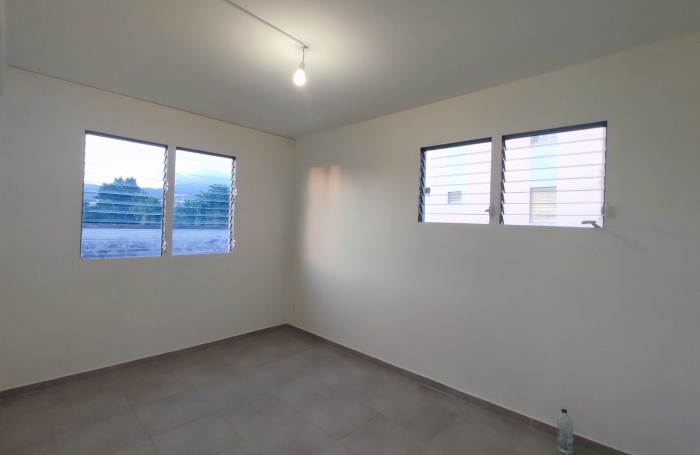 T4 entièrement rénové avec cour- plateau Fofo