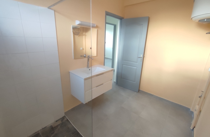 T4  r&eacute;nov&eacute; avec cour ext&eacute;rieur