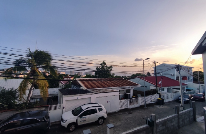 T4  r&eacute;nov&eacute; avec cour ext&eacute;rieur