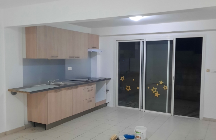 Saint-Esprit - T2 récent en bas de villa avec parking intérieur