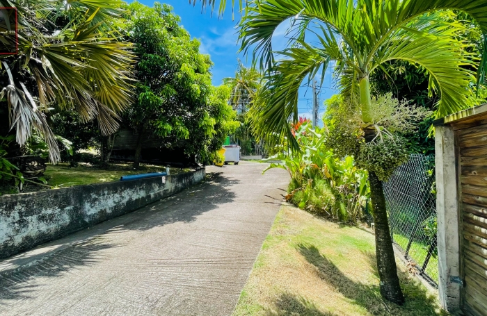 Saint-Esprit - T2 récent en bas de villa avec parking intérieur