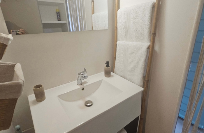 beau studio meublé avec vue mer dans résidence avec piscine