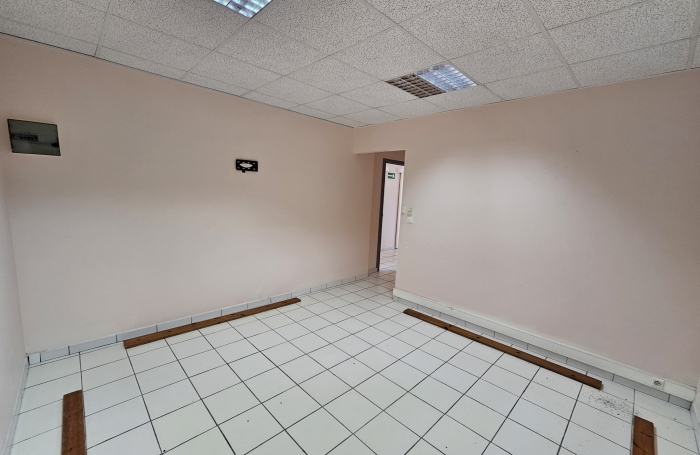 Local professionnel - 100 m2 - Cluny - 97233 SCHOELCHER
