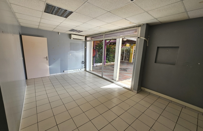 Local professionnel - 100 m2 - Cluny - 97233 SCHOELCHER