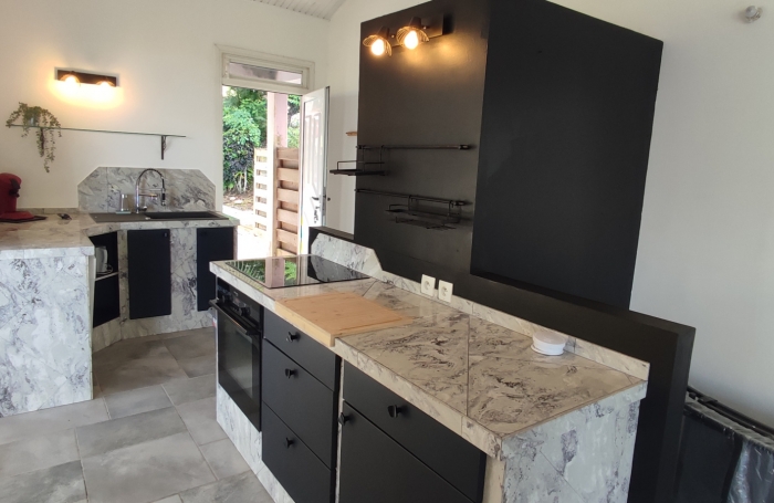 Haut de villa T5 meublé indépendant avec piscine privée et grand terrain arboré