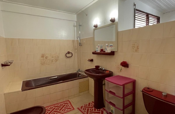 Haut de villa T4 en Rez de Jardin- Eau &eacute;lectricit&eacute; inclus- quartier LAUGIER