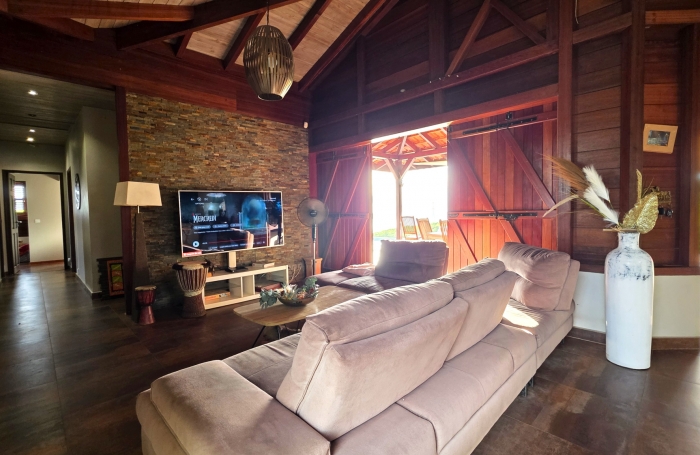 Villa de plain-pied T4 avec vue mer et campagne &agrave; Case-Pilote