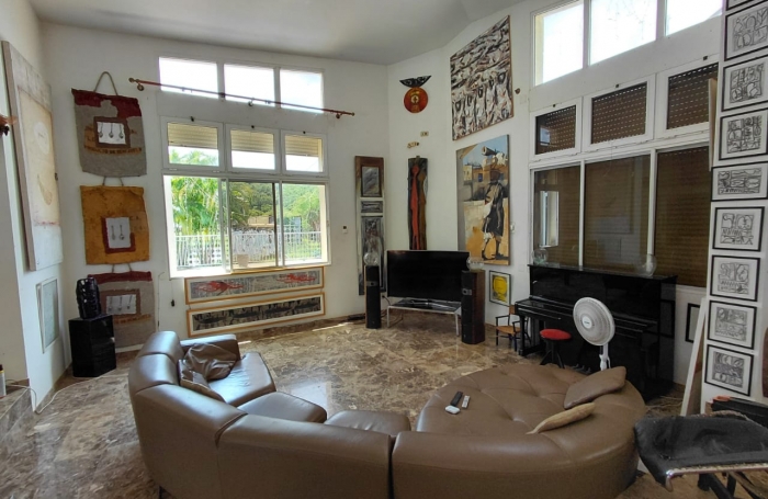 Villa d'architecte atypique, id&eacute;ale pour une grande famille - LE MARIN