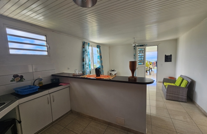 T2 meubl&eacute; en R+1 vue campagne panoramique.