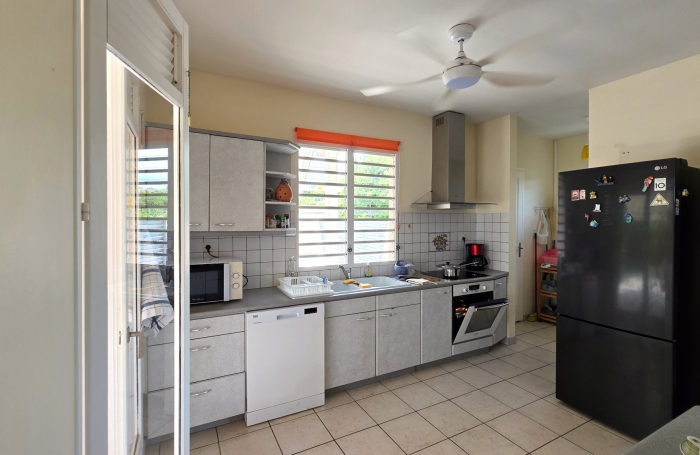 &Agrave; vendre : Superbe villa s&eacute;curis&eacute;e au Cap Chevalier &agrave; SAINTE-ANNE