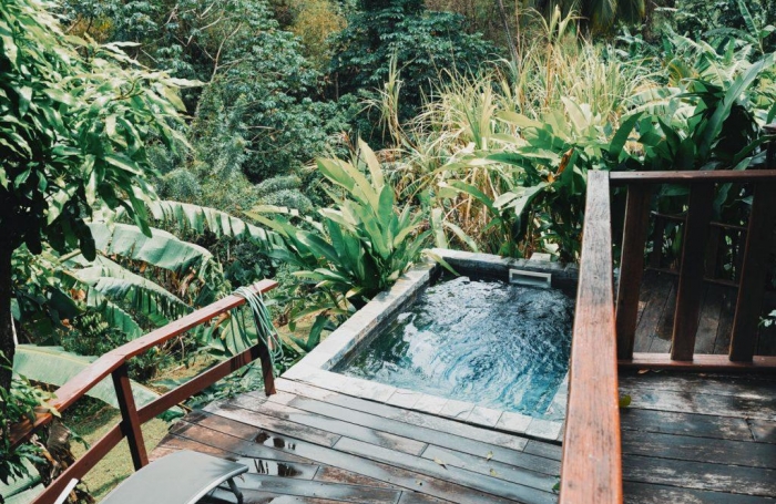 Ensemble 4 habitations + 4 piscines - Terrain 4845m2 - RIVIERE PILOTE