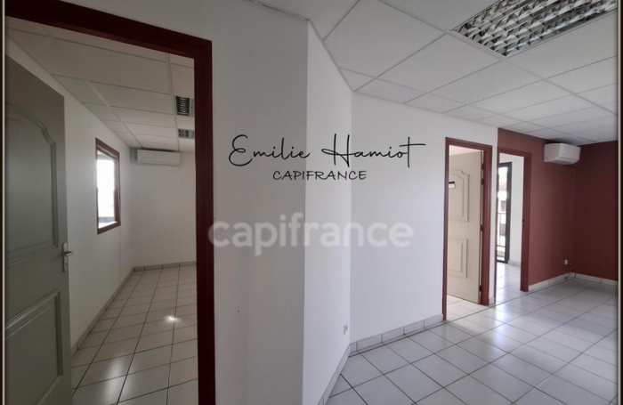 Location Bureaux 116m&sup2; 7 pièces Le Lamentin