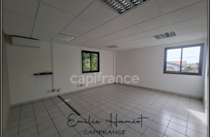 Location Bureaux 116m&sup2; 7 pièces Le Lamentin