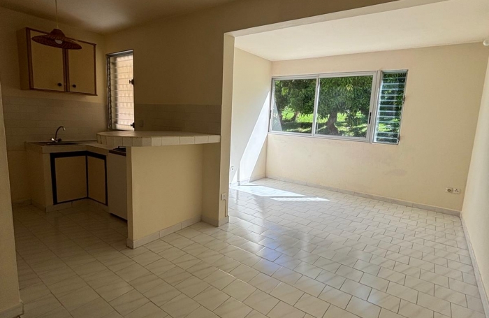 Grand studio id&eacute;alement quartier Didier