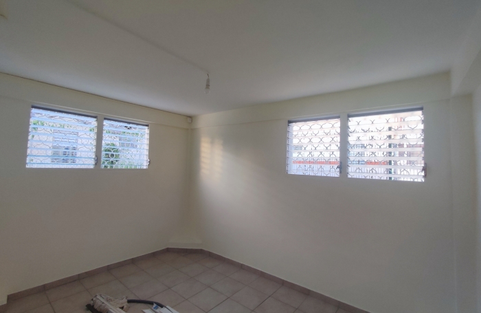 T4 enti&egrave;rement r&eacute;nov&eacute; avec jardin clotur&eacute;- plateau Fofo