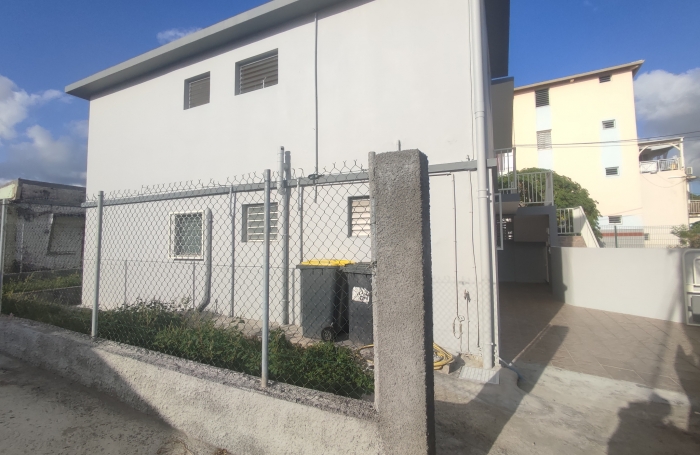 T4 enti&egrave;rement r&eacute;nov&eacute; avec jardin clotur&eacute;- Schoelcher