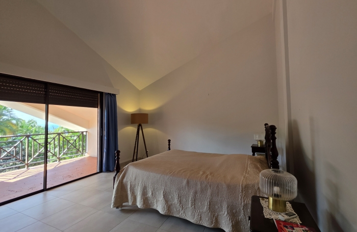 Villa d&rsquo;Exception avec Vue Mer, Piscine et Beaux Volumes dans Quartier R&eacute;sidentiel au Lotissement La Cara&iuml;be &agrave;