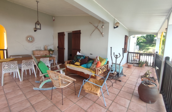 Jolie Villa avec piscine privative - secteur LAMENTIN/SAINT-JOSEPH- toutes charges comprises.