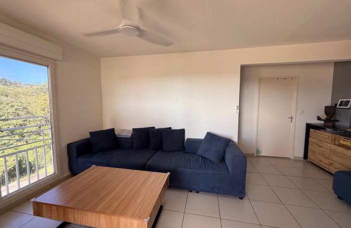 Appt T2 vue d&eacute;gag&eacute;e avec garage