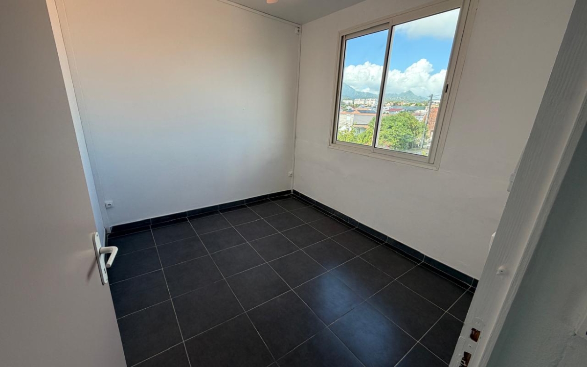 Cluny- Bureaux avec terrasse &ndash; Acc&egrave;s rocade imm&eacute;diat