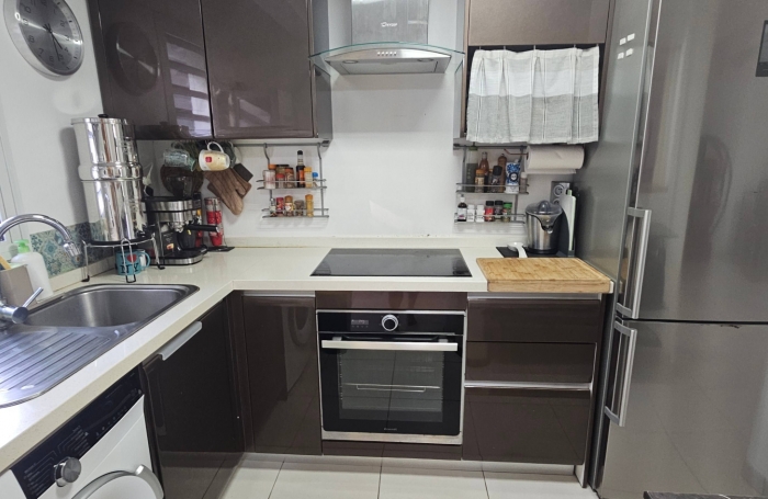 Jolie maison jumel&eacute;e F3 avec piscine et jardin