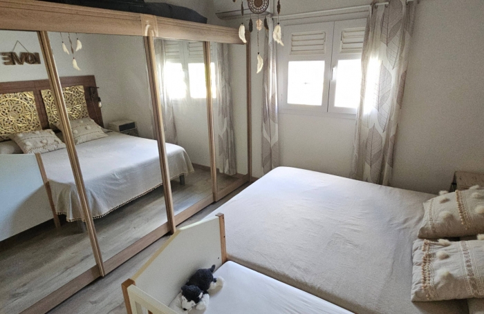 Jolie maison jumel&eacute;e F3 avec piscine et jardin