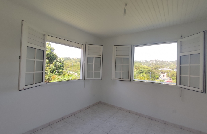 MAISON T4 DE PLAIN PIED QUARTIER MANSARDE