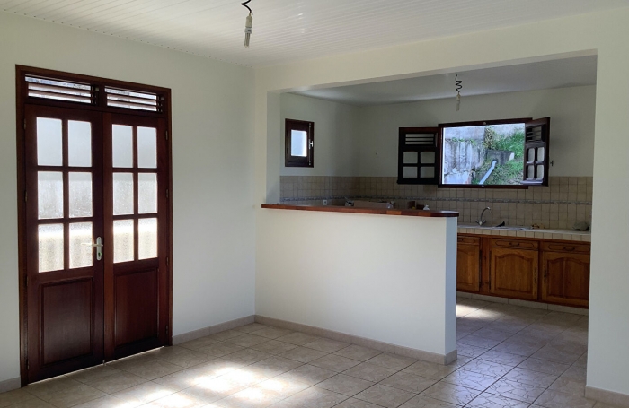 Location Appartement 100m&sup2; 4 pi&egrave;ces Rivi&egrave;re Sal&eacute;e