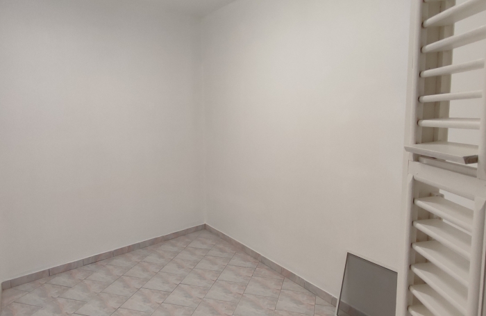 Grand local commercial &agrave; Ducos