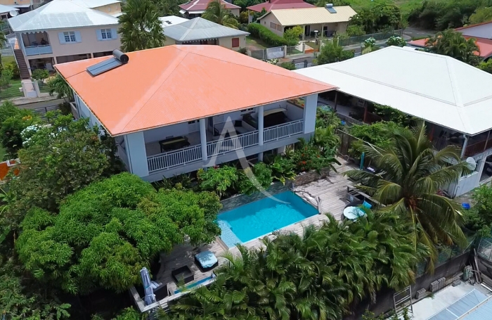 Vente Local commercial 258m&sup2; 10 pi&egrave;ces La Trinit&eacute;