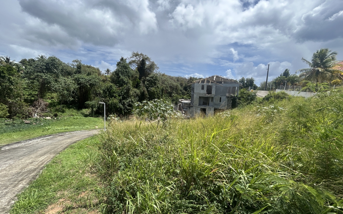 Sainte Luce Terrain pentu de 714 m2 dans lotissement : 230k&euro;