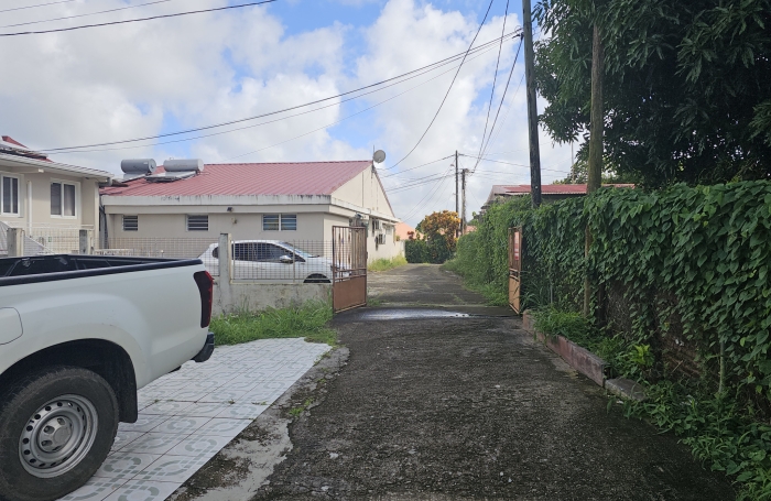 Maison &agrave; renover F5+F2 sur 2 niveaux - LE LAMENTIN