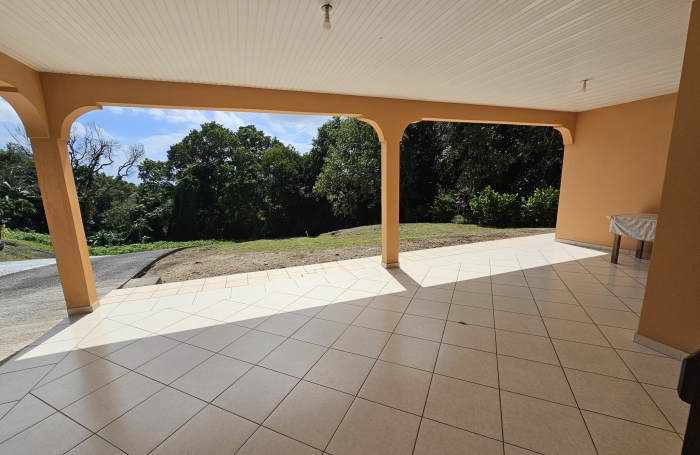 Maison F4 sur 5 071 m2 de terrain, constructible en partie - SCHOELCHER