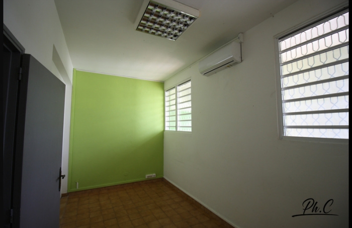 Location Bureaux 107m&sup2; 5 pièces Ducos