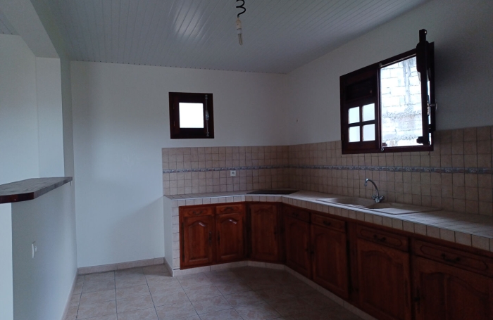Location Appartement 100m&sup2; 4 pi&egrave;ces Rivi&egrave;re Sal&eacute;e