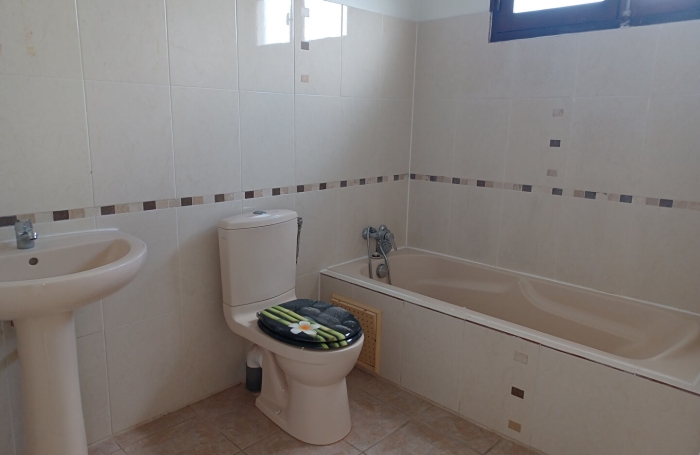 Location Appartement 100m&sup2; 4 pi&egrave;ces Rivi&egrave;re Sal&eacute;e