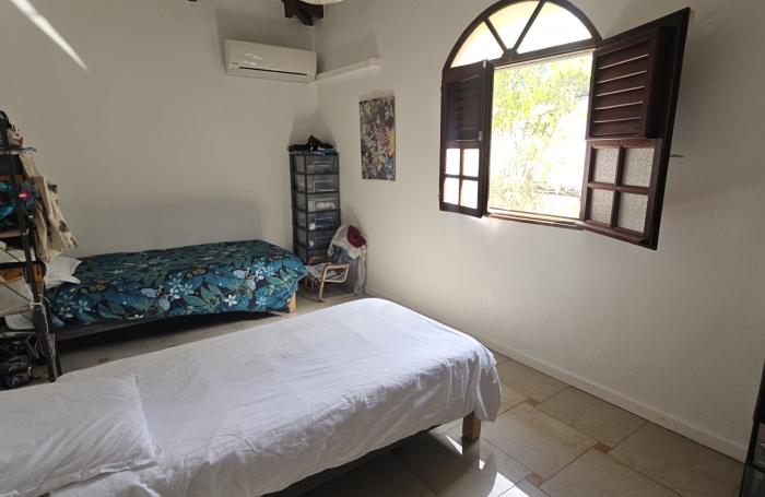 Grande maison F5 avec terrasses, piscine, vue mer et beau terrain paysag&eacute;