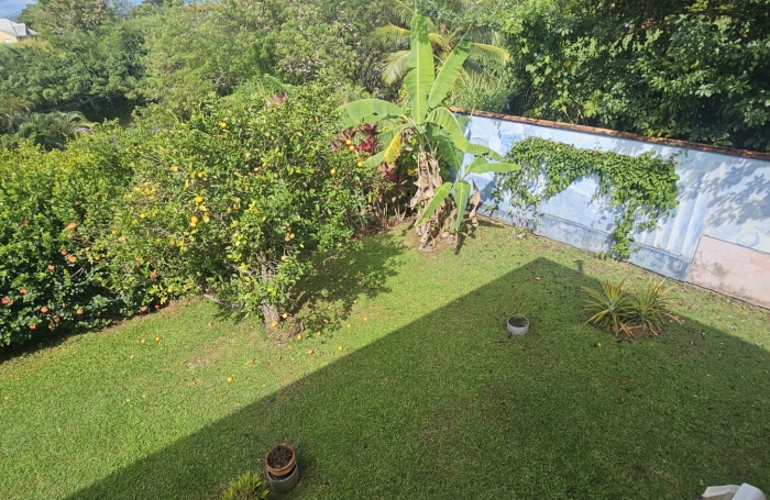 Grande maison F5 avec terrasses, piscine, vue mer et beau terrain paysag&eacute;