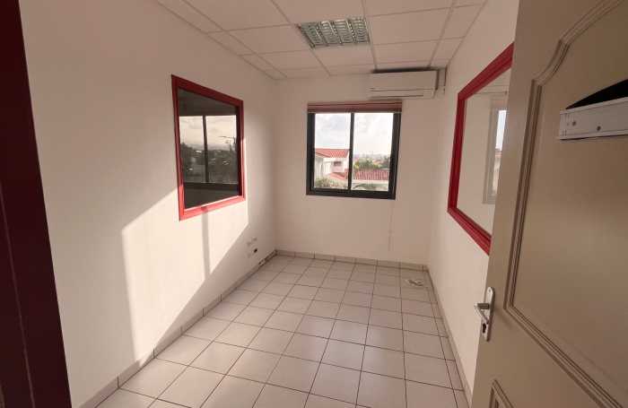 Location Bureaux 116m&sup2; Le Lamentin